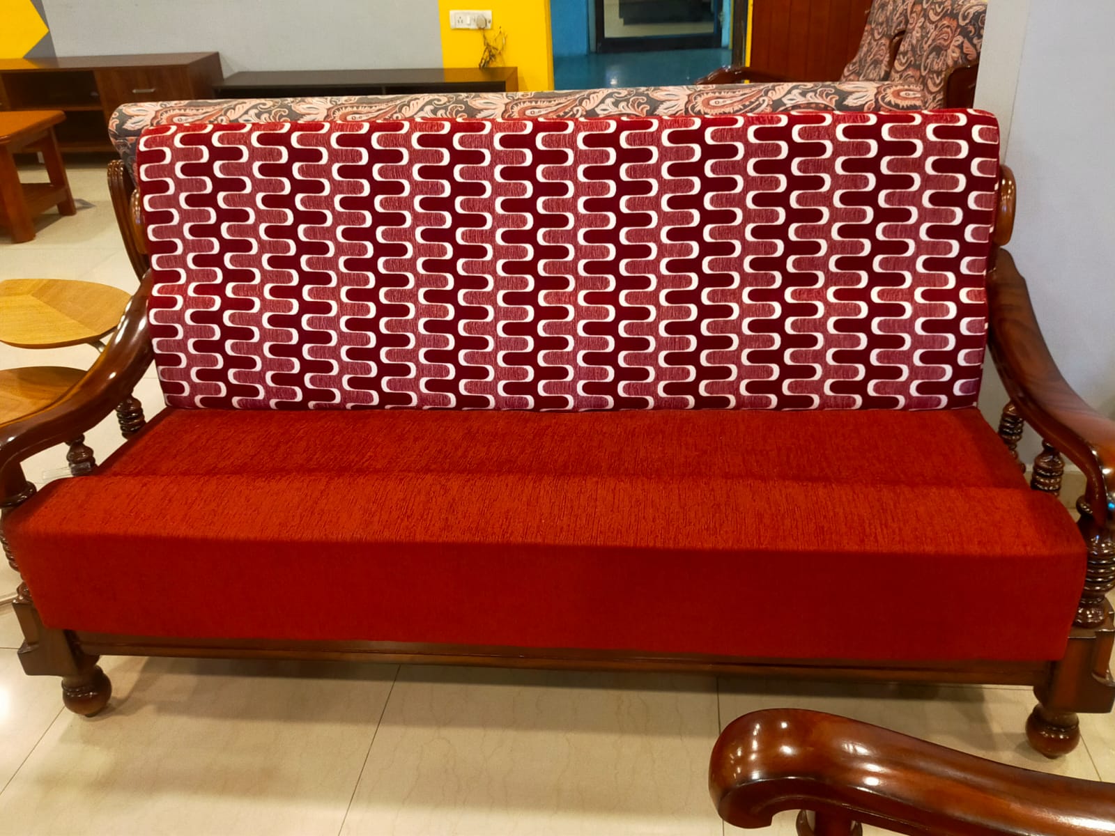 ALTAMASH SS03 Wooden Sofa in Chennai JFA.IN